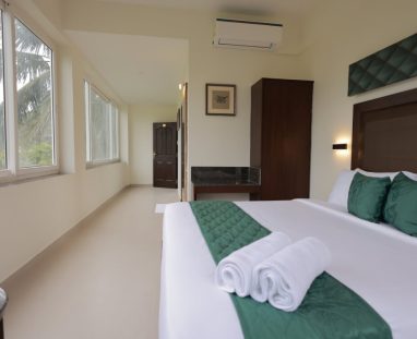 spacious hotel bed room