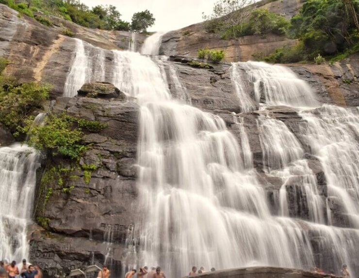 kutralam waterfalls tenkasi